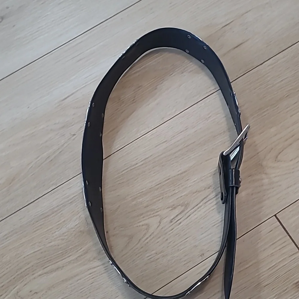 Analine Kipskin Black Leather Belt with Silver Accents 36